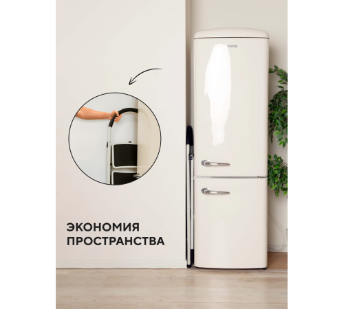 Стремянка 3-х ступенчатая Alterno с широкими антискользящими ступенями. Стремянка 3-х ступенчатая Alterno с широкими антискользящими ступенями.